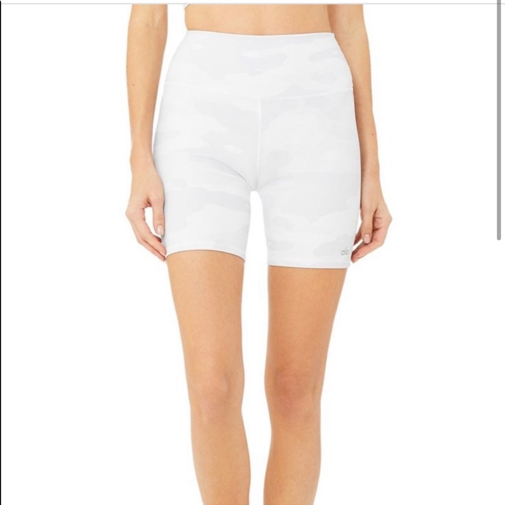 Alo Yoga High-Waist Vapor Short